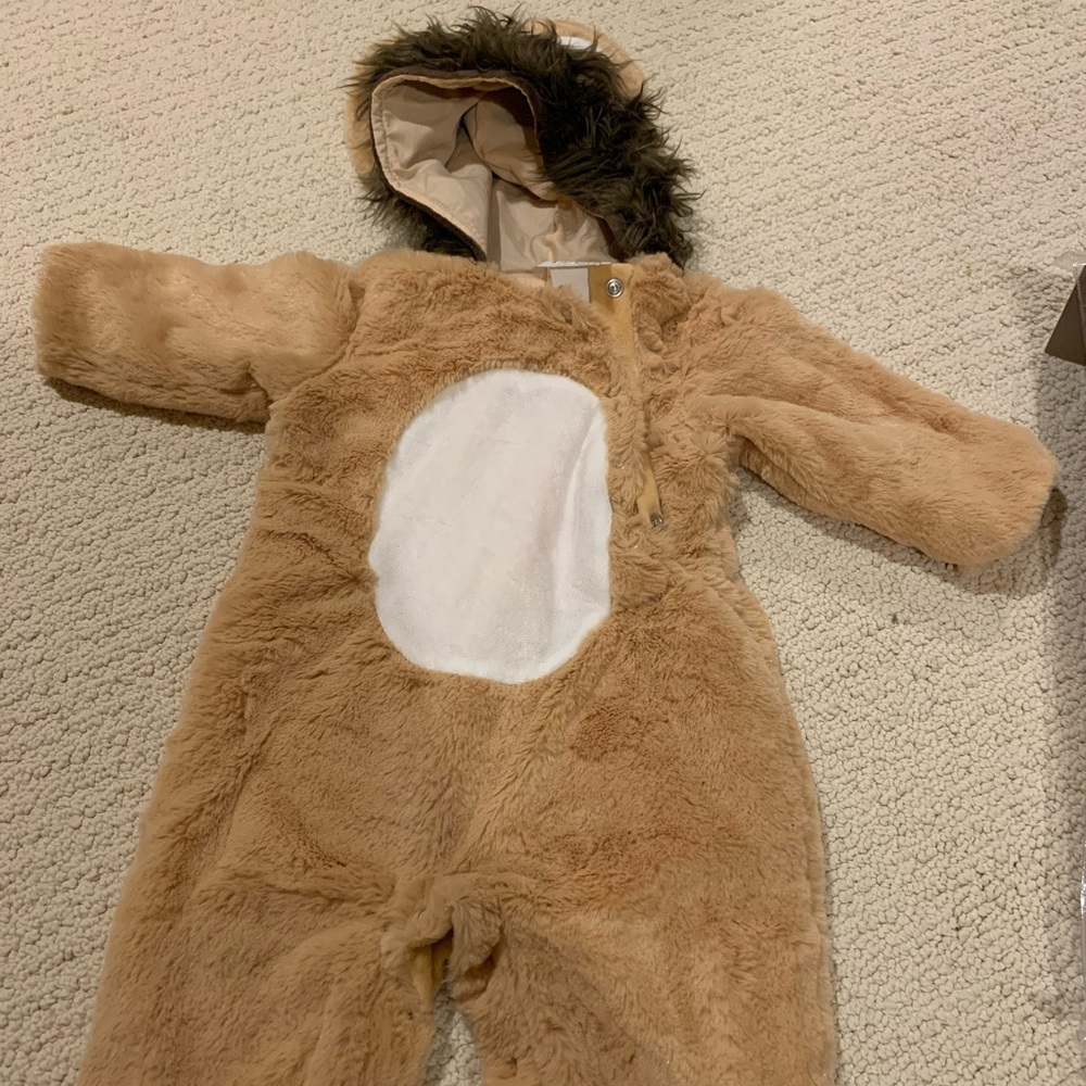 Pottery Barn Hallowing Costume. Little Lion.